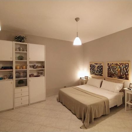 A Due Passi Dal Mare Hotel โมเนเลีย ภายนอก รูปภาพ