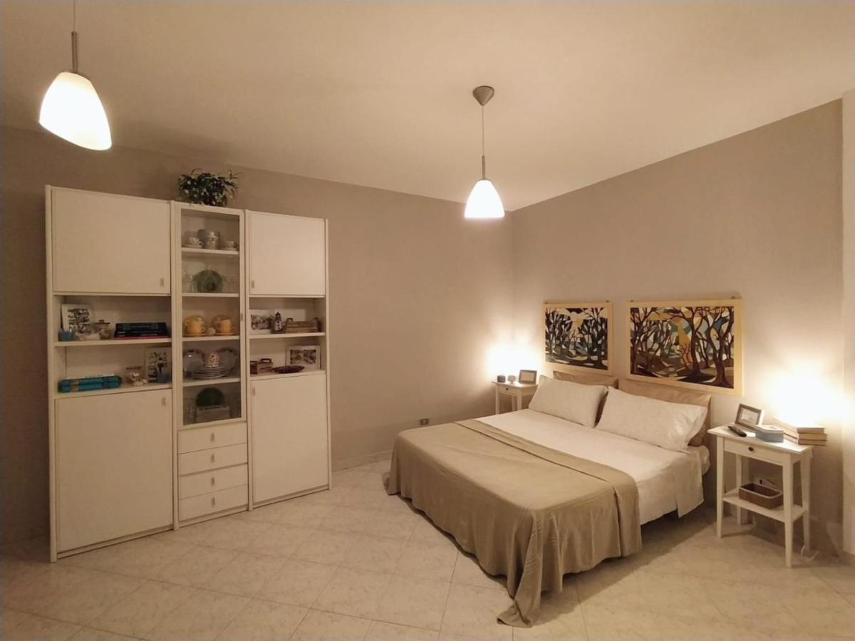 A Due Passi Dal Mare Hotel โมเนเลีย ภายนอก รูปภาพ