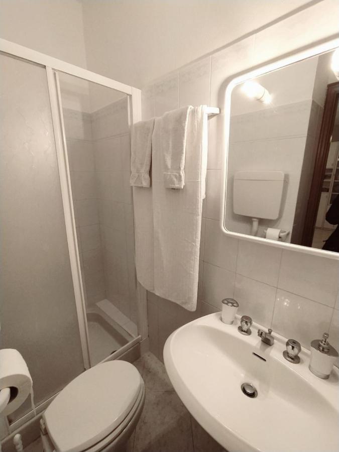 A Due Passi Dal Mare Hotel โมเนเลีย ภายนอก รูปภาพ