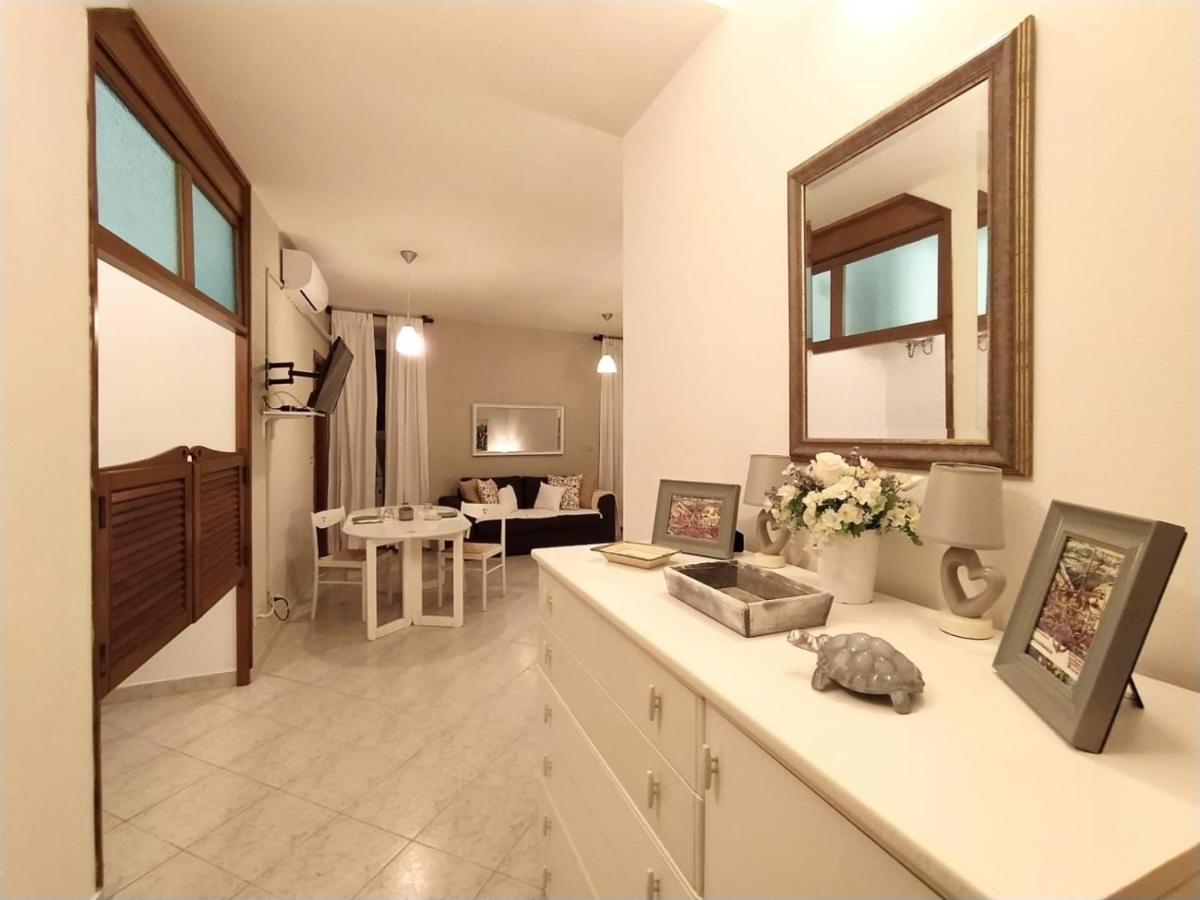 A Due Passi Dal Mare Hotel โมเนเลีย ภายนอก รูปภาพ